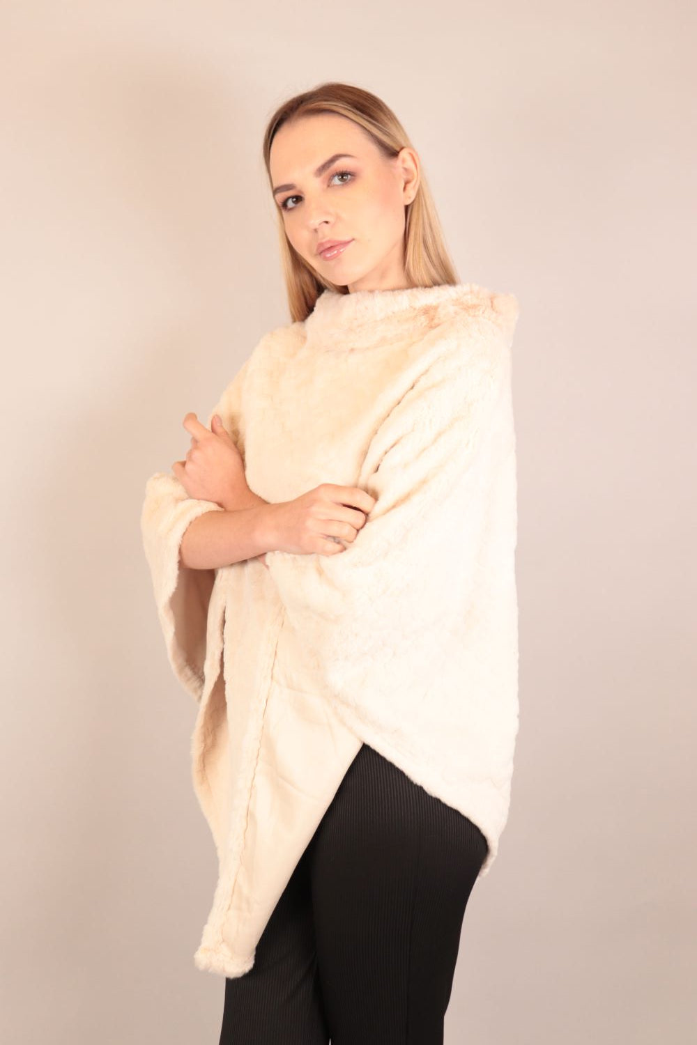 Soft Fur Woolen Poncho Voile Fashion